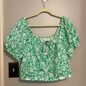 Green and white floral women’s top size large